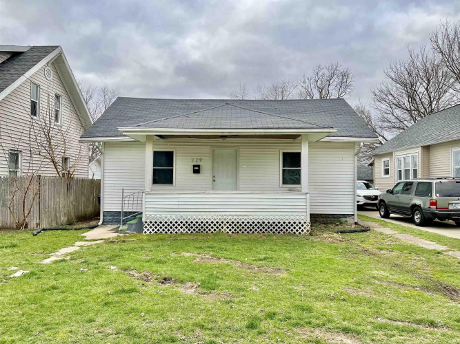 229 E Victoria Street South Bend, IN 46614-1142 | MLS 202409065