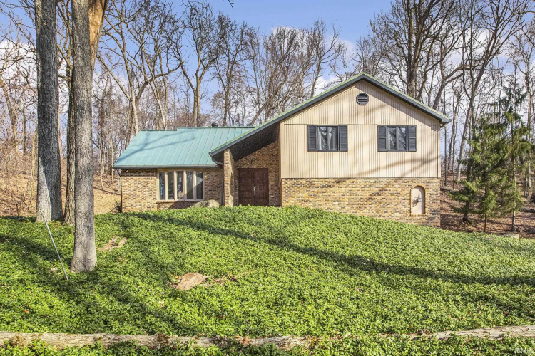 21315  Forest Glen Drive South Bend, IN 46628 | MLS 202409697