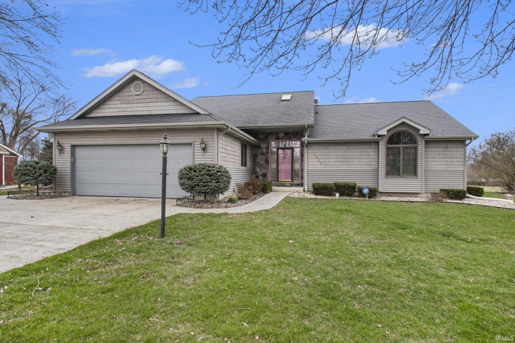 2222  Bluewater Drive Warsaw, IN 46580 | MLS 202410204