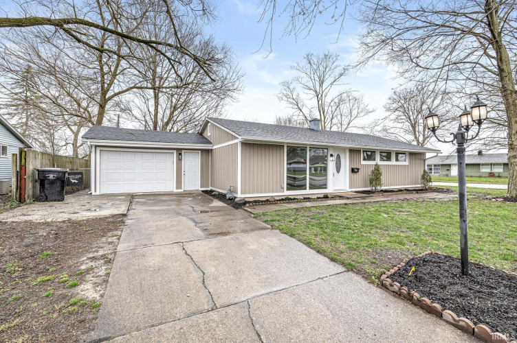704  Patterson Drive South Bend, IN 46615-3320 | MLS 202411075