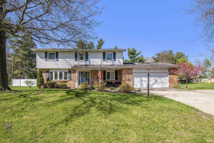 604  Highland Drive Middlebury, IN 46540-9568 | MLS 202414412