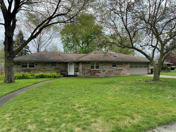 817 W North Shore Drive South Bend, IN 46617 | MLS 202414509