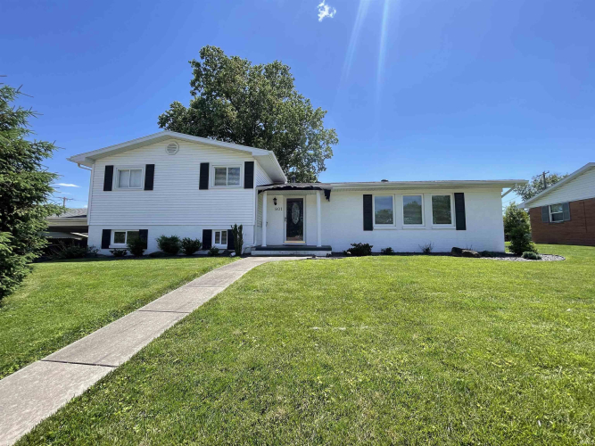 801  Parkview Drive Boonville, IN 47601 | MLS 202416867