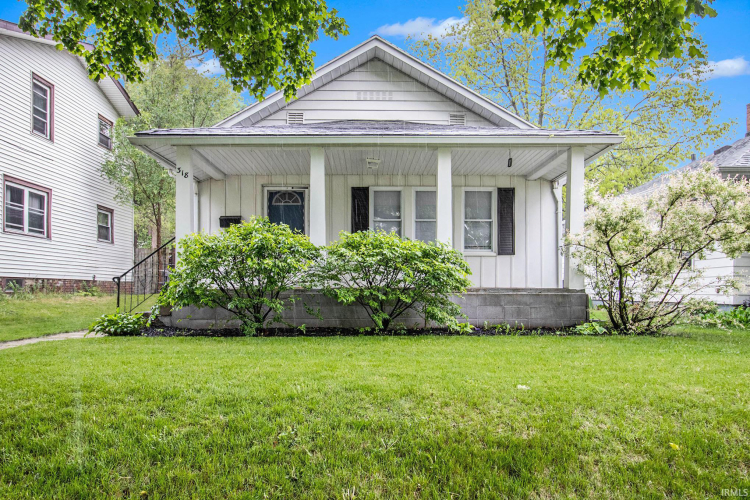 318 E Victoria Street South Bend, IN 46614-1145 | MLS 202416885