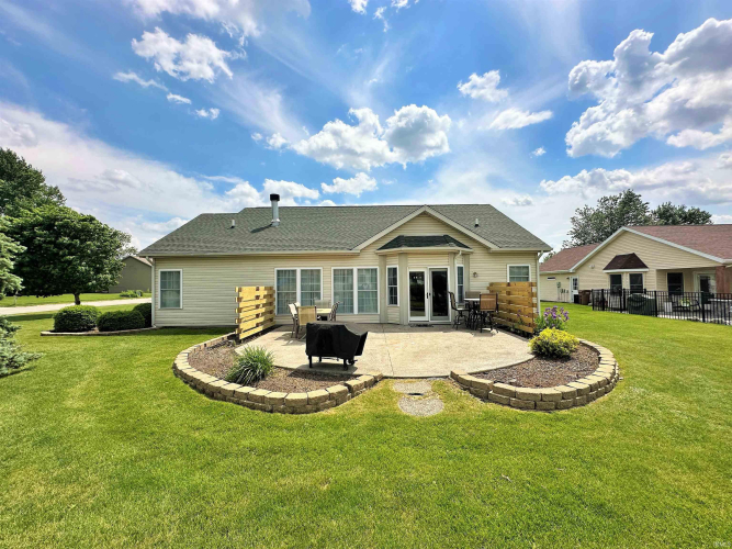 200  Royalwood Drive Monticello, IN 47960 | MLS 202417561