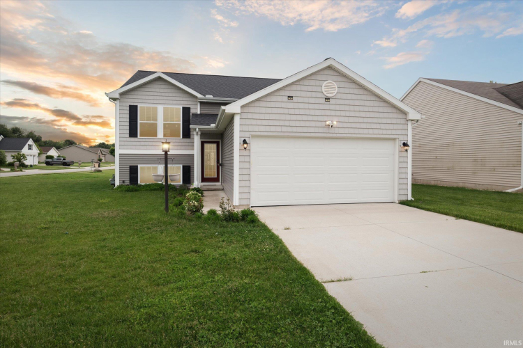 4346  Sapphire Drive South Bend, IN 46628-7405 | MLS 202417597