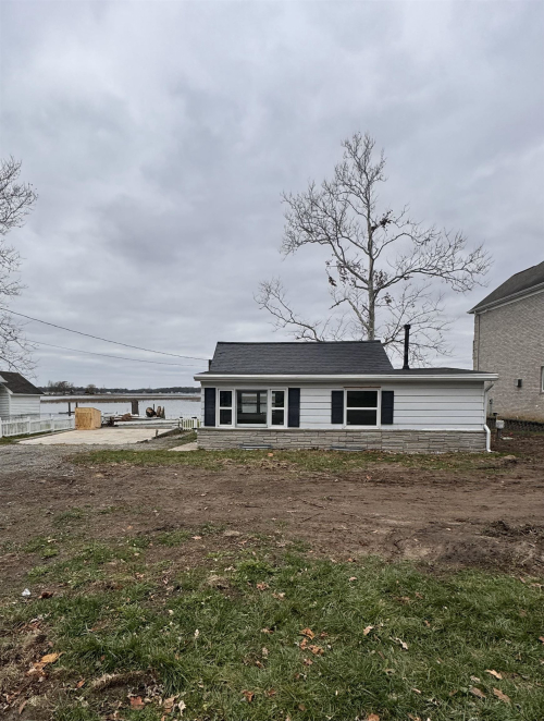 1075  Chapman Lake Drive Warsaw, IN 46582 | MLS 202418188