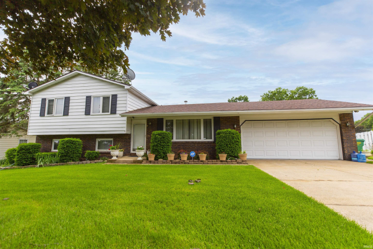 58431  Pam Drive South Bend, IN 46619-9754 | MLS 202419047