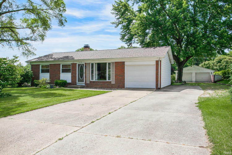 24750  Lancer Drive South Bend, IN 46619-1137 | MLS 202420291