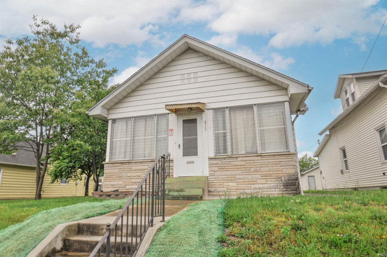 2117 S Franklin Street South Bend, IN 46613 | MLS 202420737