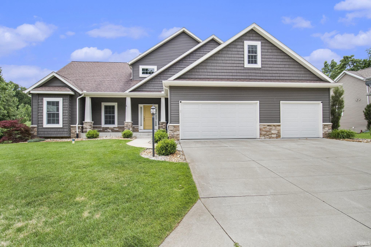 22234  Red Rock Way South Bend, IN 46628-6705 | MLS 202423814