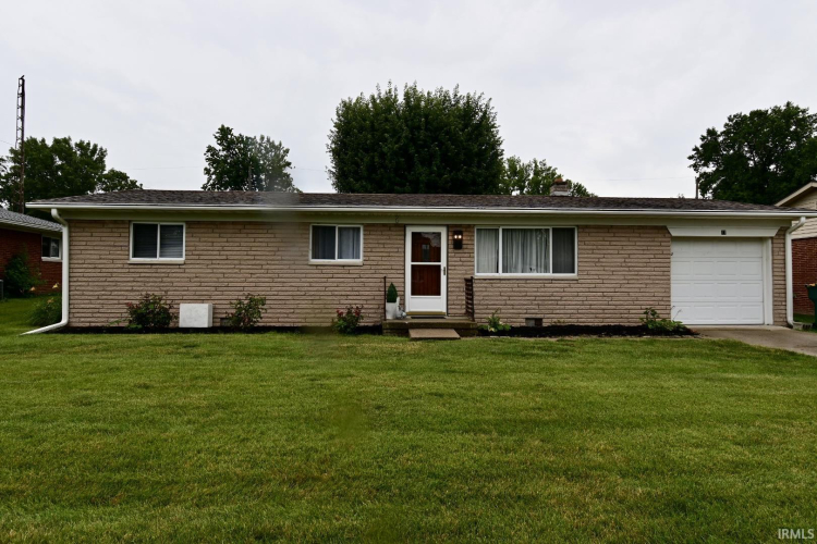 17 W Orchard Drive Rossville, IN 46065 | MLS 202425298
