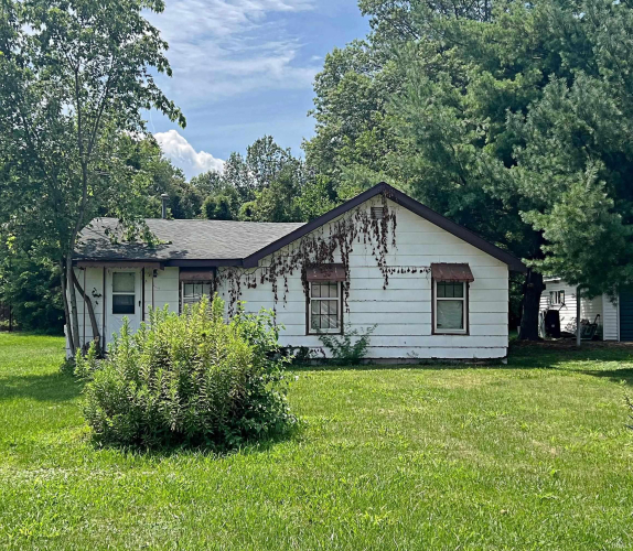 982  8th St NW  Linton, IN 47441 | MLS 202425459