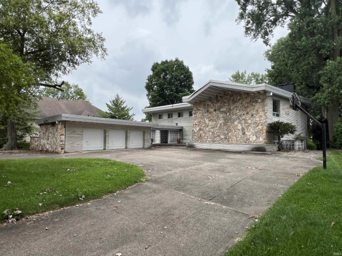 3015  Greenleaf Boulevard Elkhart, IN 46514 | MLS 202425530