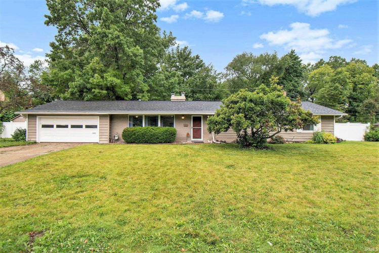 1640  Southbrook Drive South Bend, IN 46614-1552 | MLS 202425641
