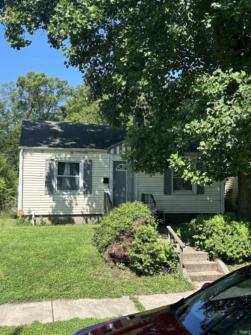 1637  Huey Street South Bend, IN 46628-2916 | MLS 202426735