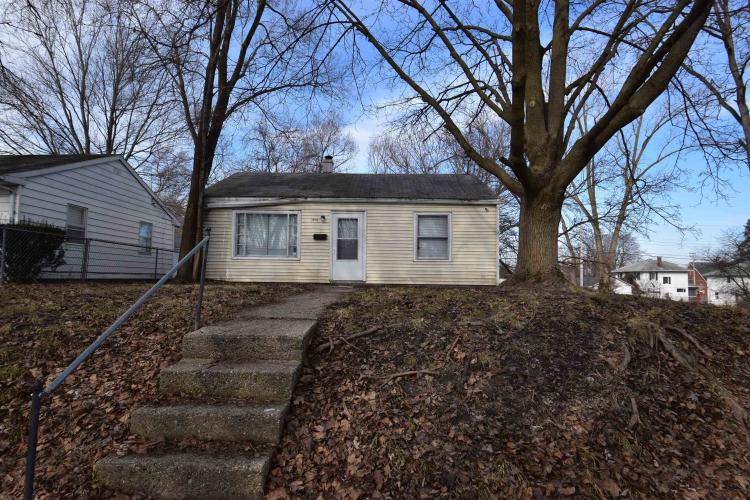 1901  Swygart Avenue South Bend, IN 46613-1537 | MLS 202427224