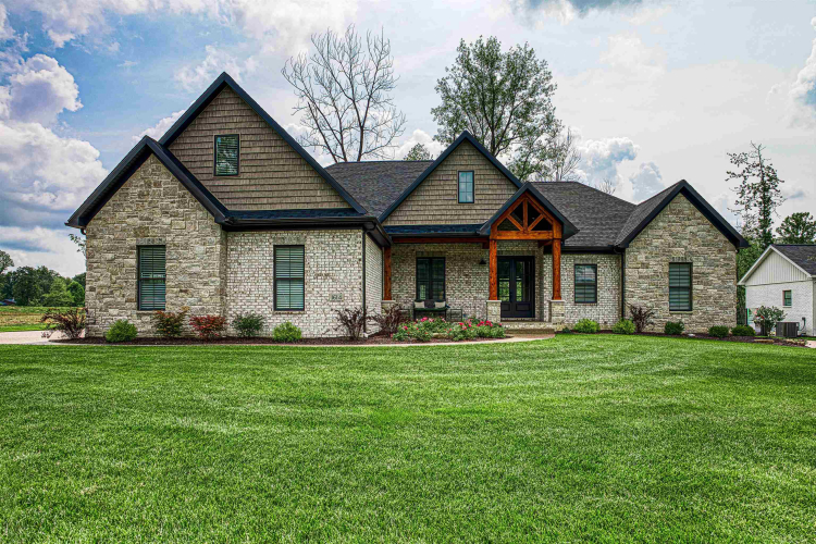 1614  Victoria Woods Drive Boonville, IN 47601 | MLS 202428060