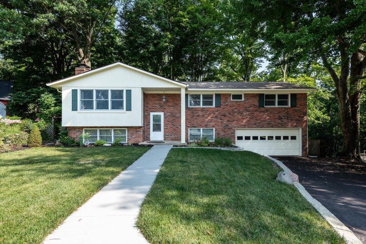 2300 S Woodbluff Court Bloomington, IN 47401 | MLS 202428515