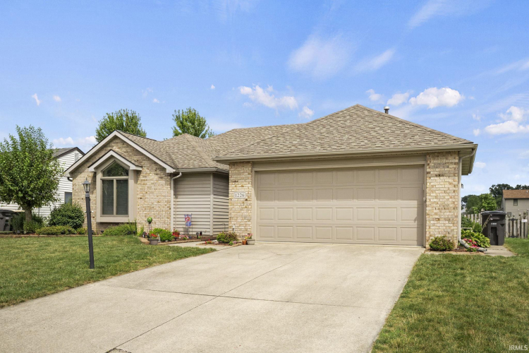 1226  Oak Bay Run Fort Wayne, IN 46825 | MLS 202429879