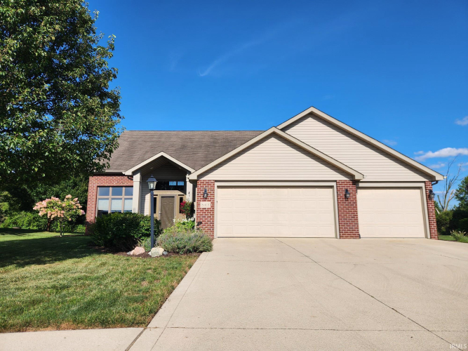 8401  Backwater Drive Fort Wayne, IN 46818-8448 | MLS 202430265