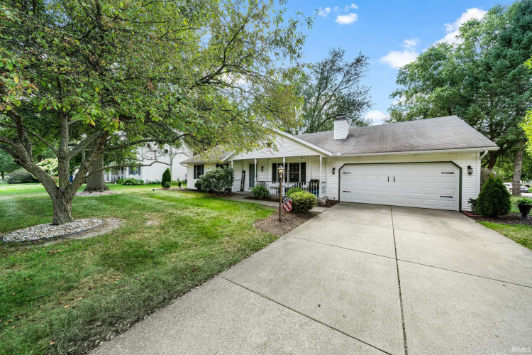 51121  Oak Lined Drive Granger, IN 46530 | MLS 202432025