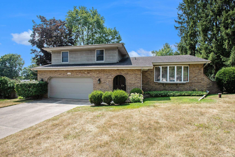 17700  Woodthrush Lane South Bend, IN 46635 | MLS 202432173