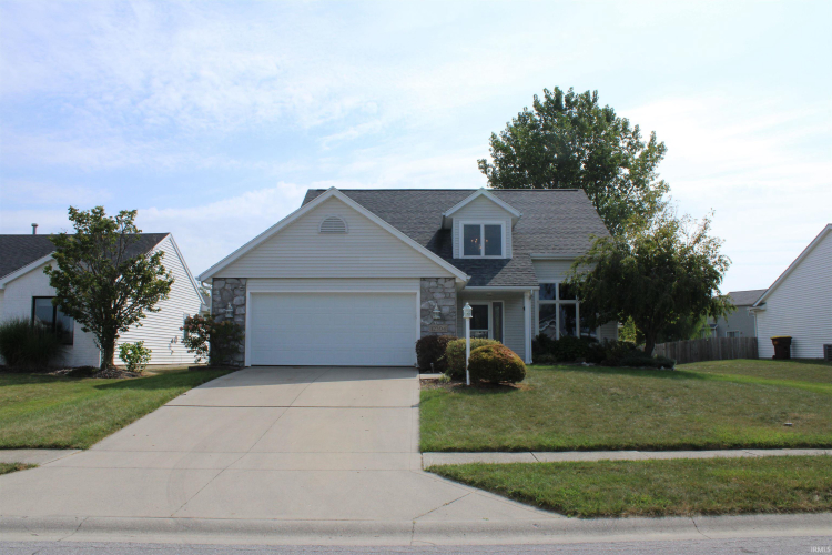 12304  Wandering Way Fort Wayne, IN 46818-8984 | MLS 202432635