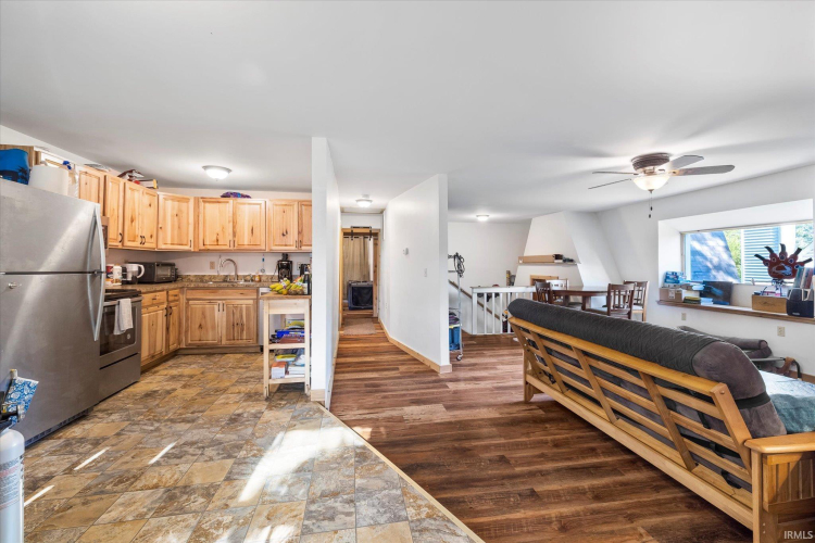 Listing Image 9