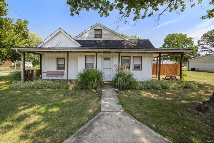 209 N Meridian Street Colfax, IN 46035 | MLS 202433764