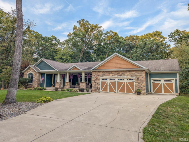 53056  Cobus Oaks Dr  Elkhart, IN 46514 | MLS 202434257