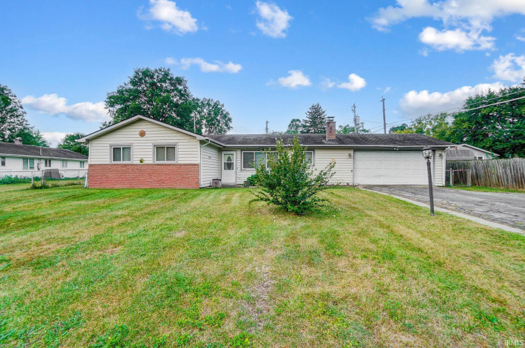 6917  Riverton Drive Fort Wayne, IN 46825 | MLS 202434843