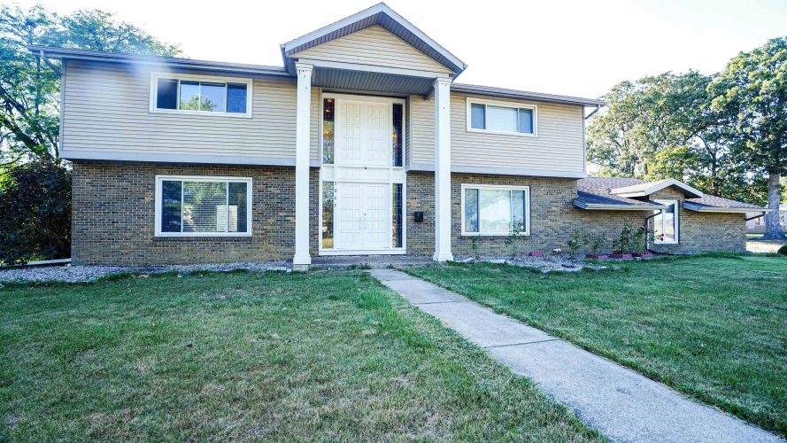 3027  Kingsley Drive Fort Wayne, IN 46815 | MLS 202434982