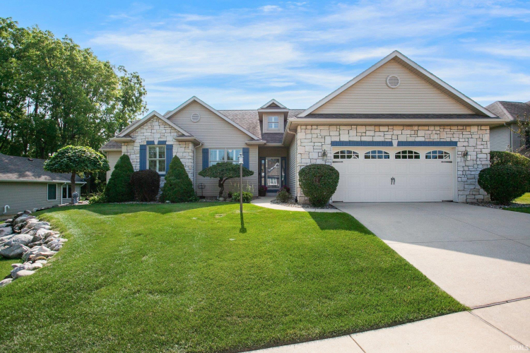 24642  Rolling Oak Drive South Bend, IN 46628 | MLS 202435144