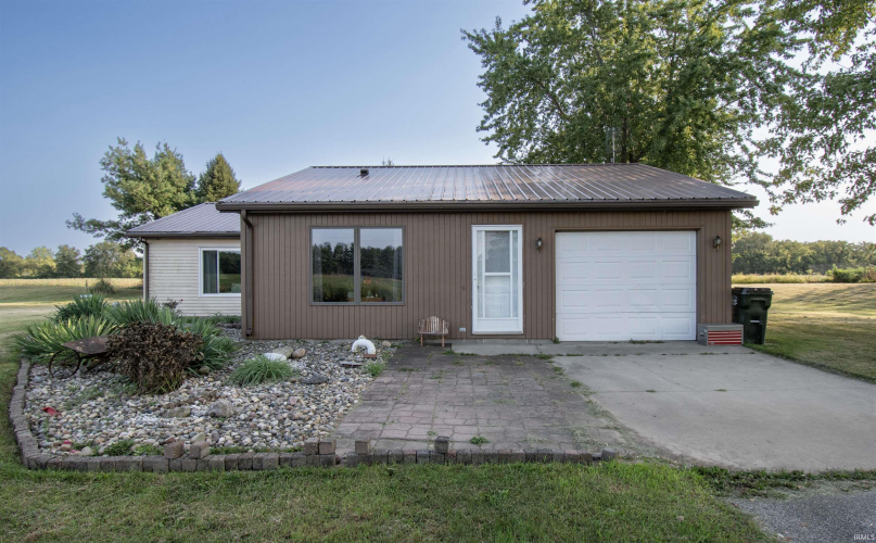 7790 E 620 s  Wolcottville, IN 46795 | MLS 202435502