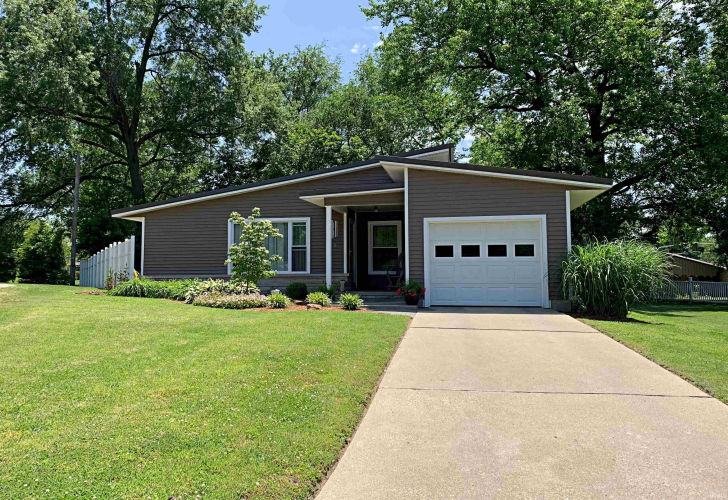 27  Lynwood Drive Washington, IN 47501 | MLS 202435532