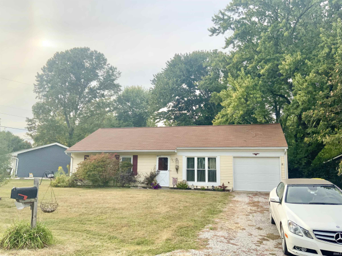 320 W Hickory Drive Ellettsville, IN 47429 | MLS 202435581