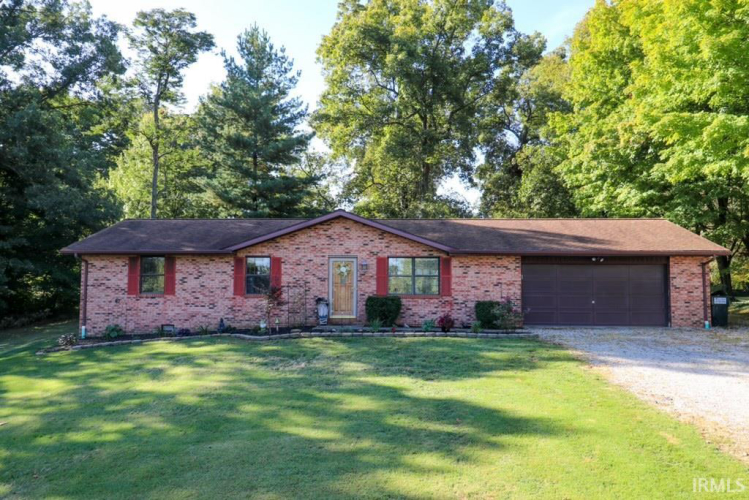 909  Hickory Drive Huntingburg, IN 47542-4754 | MLS 202435674