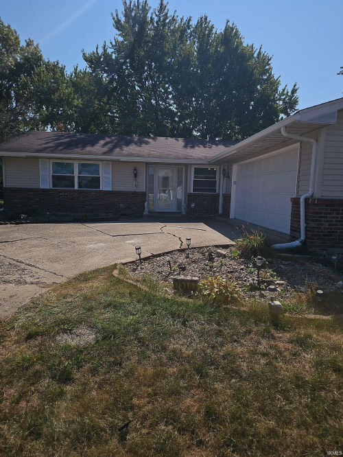 3516  Debeney Drive Fort Wayne, IN 46816 | MLS 202435833