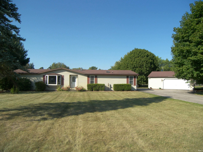 2554 E Brookfield Circle Warsaw, IN 46582 | MLS 202436095