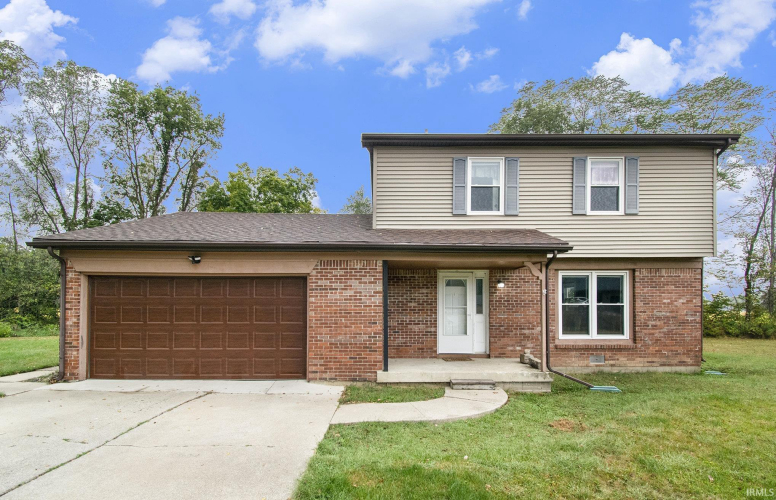 263 E High Cirlce Drive Warsaw, IN 46580 | MLS 202436252