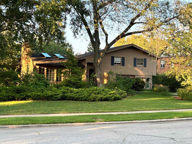 1207  E Wayne Street South Bend, IN 46615-1046 | MLS 202436286