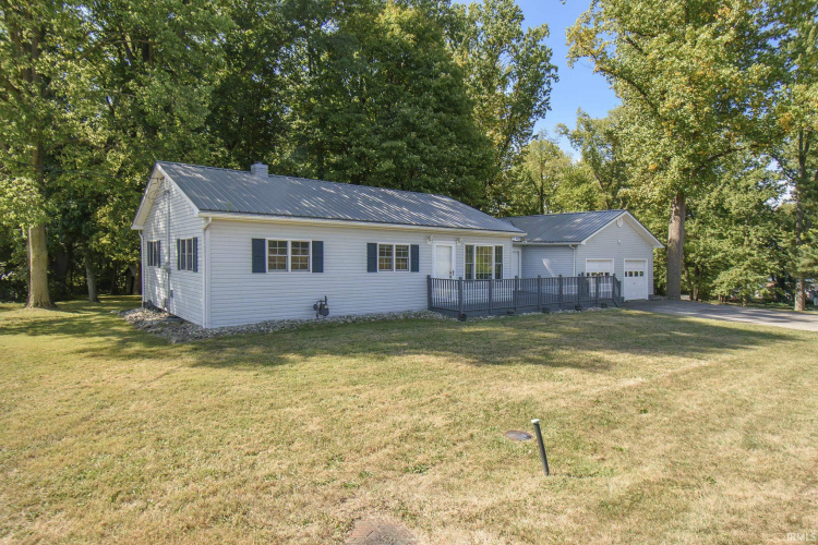 207 W Dixie Drive Silver Lake, IN 46982 | MLS 202436384