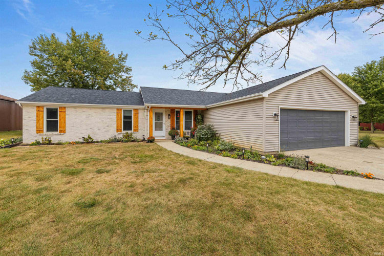 5027  Thompson Road Fort Wayne, IN 46816 | MLS 202436945