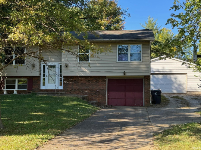 7388  Oakdale Drive Newburgh, IN 47630 | MLS 202437996