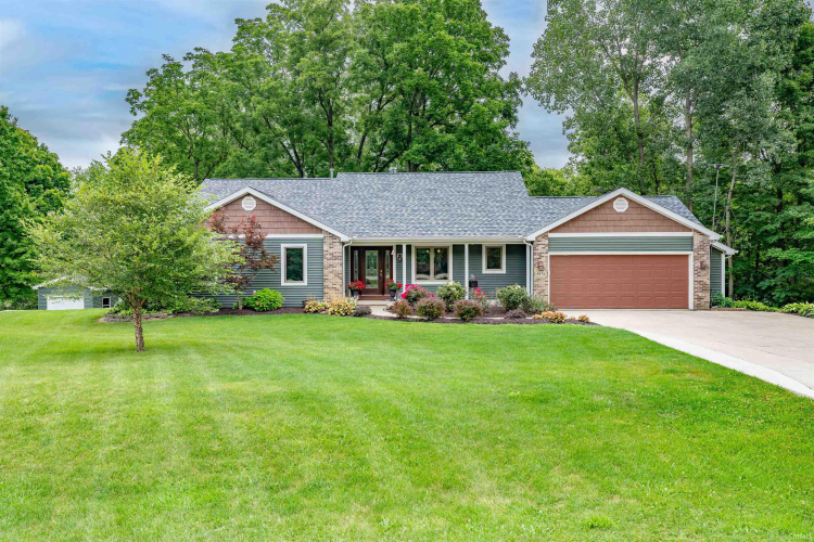 5970 N Woodcrest Drive Churubusco, IN 46723-9379 | MLS 202438242