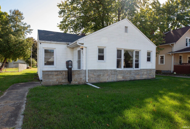 903  Illinois Street Walkerton, IN 46574 | MLS 202438244