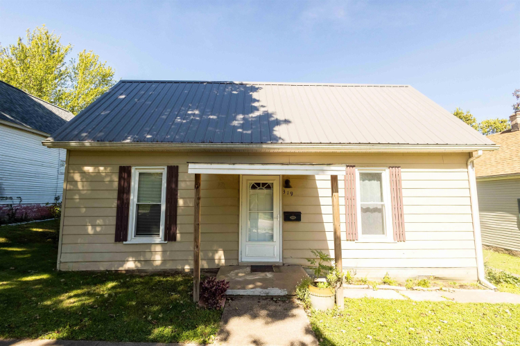 319  Vine Street Mitchell, IN 47446 | MLS 202438436