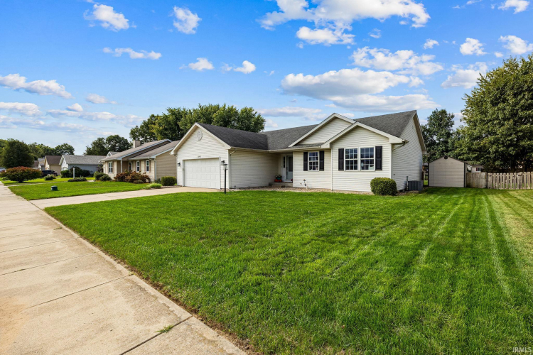 55845  Short Hair Drive Osceola, IN 46561-9182 | MLS 202438479