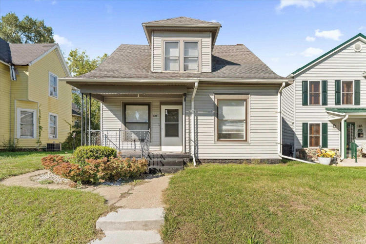 227 E Broadway Street South Bend, IN 46601 | MLS 202438789